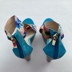 Bamboo floral print wedge shoe women’s size 7